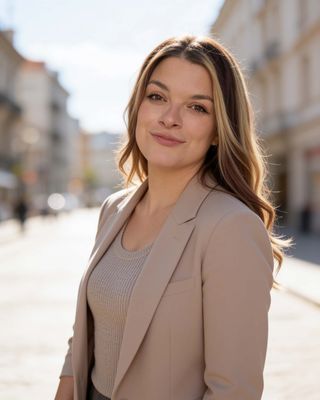 Portrait of Shay Fischer, Real Estate Associate, REALTOR®.