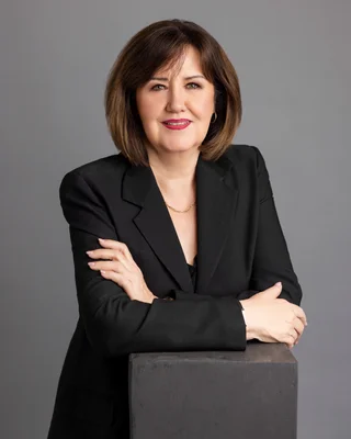 Image of Linda Lee, Associate